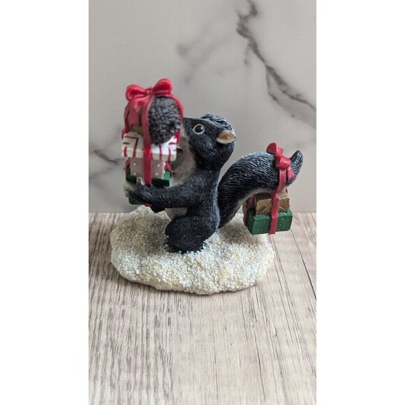 Charming Tails 1997 Bearing Gifts Figurine Skunk Christmas Presents 87/6 - Picture 7 of 11
